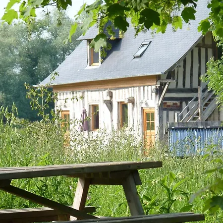 Dom wakacyjny Sous La Garenne